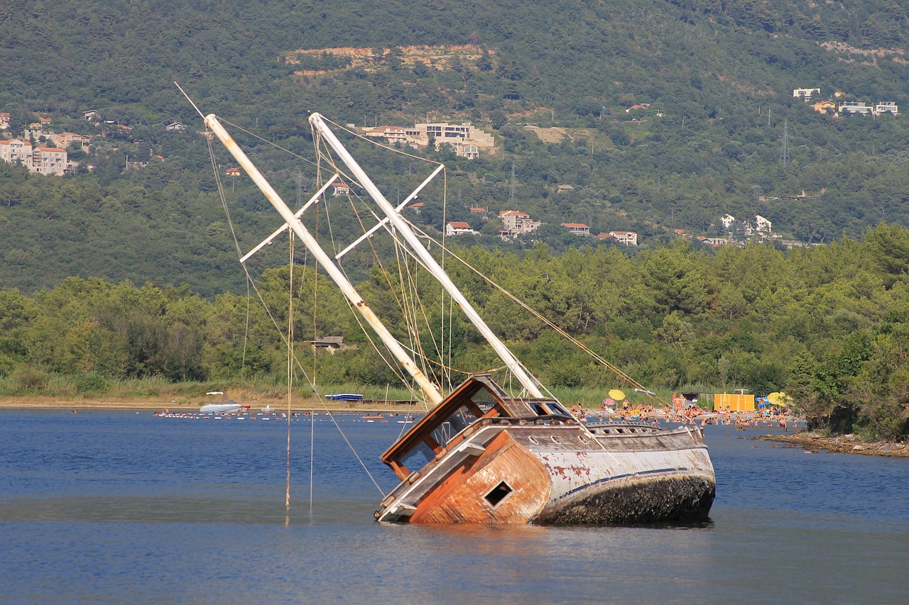 Día de Lujo en Tivat: Yate, Cueva Azul y Alta Cocina