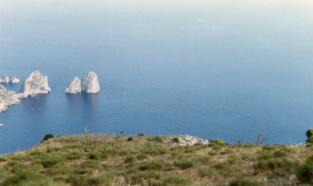 Anacapri Island Paradise: Boat Tours and Culinary Delights