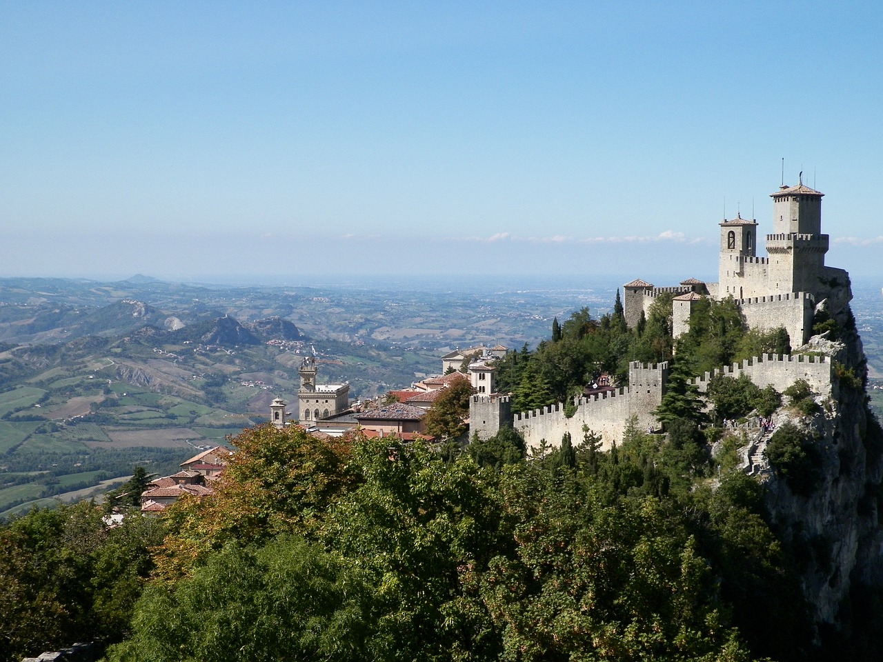 San Marino History, Views, and Wine in 2 Days