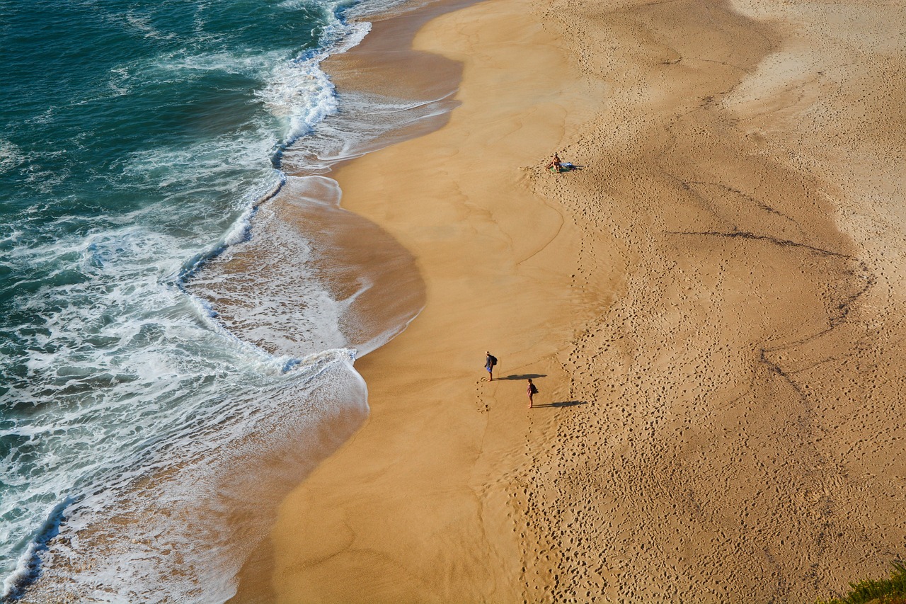 Esplorazione dell'Algarve: Spiagge, Grotte e Cucina Locale