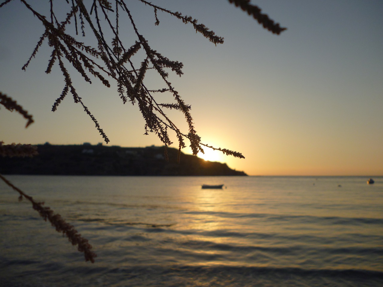 Esplorazione di Syros: Spiagge, Cultura Locale e Cibo Tradizionale