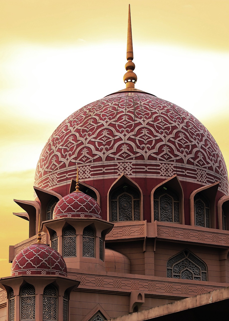 Tranquil Putrajaya: Gardens and Architecture