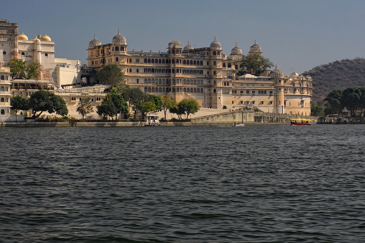 Royal Udaipur: Palaces, Temples, and Lake Views