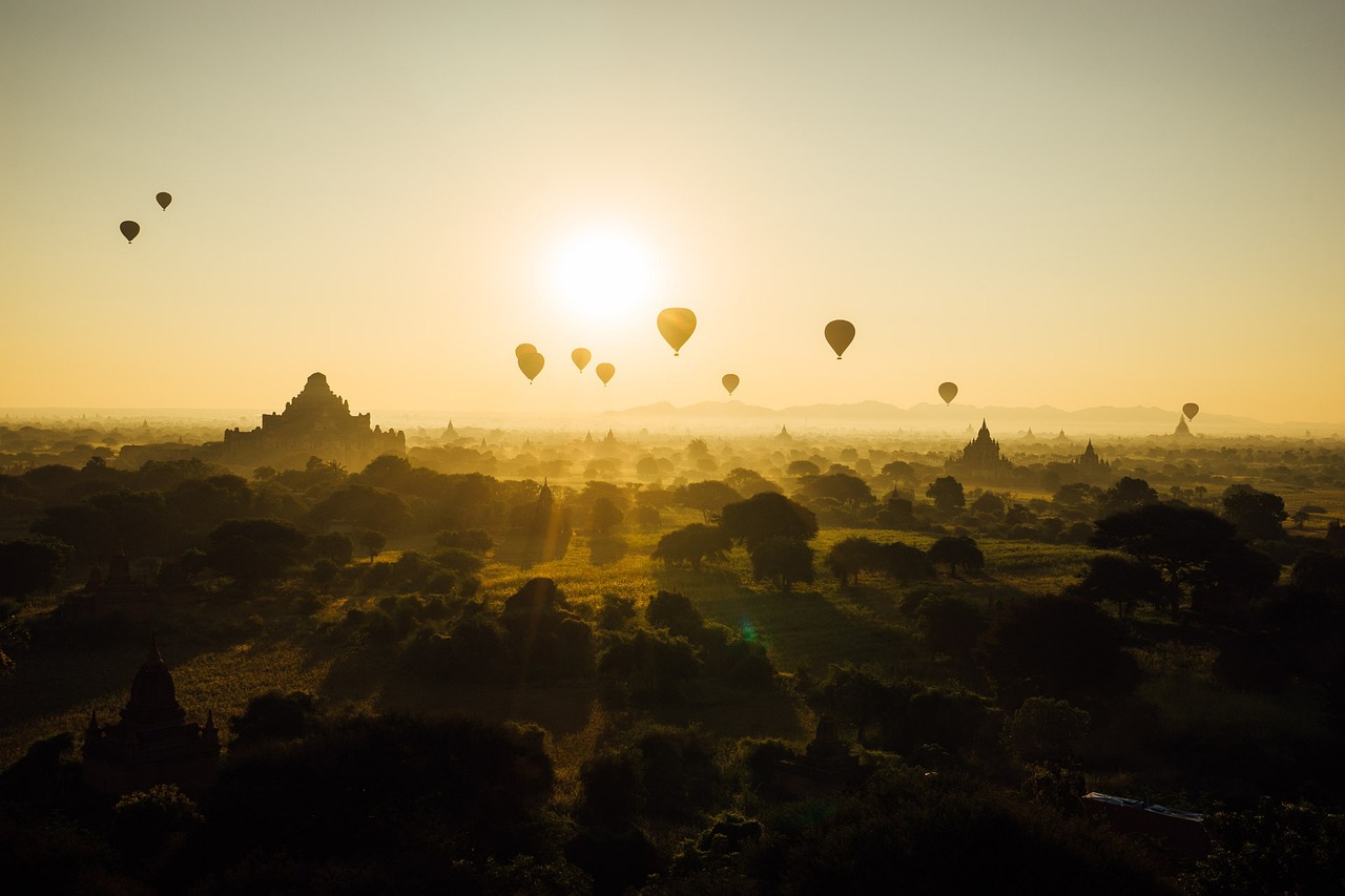 Ancient Temples and Sunset Views in Bagan