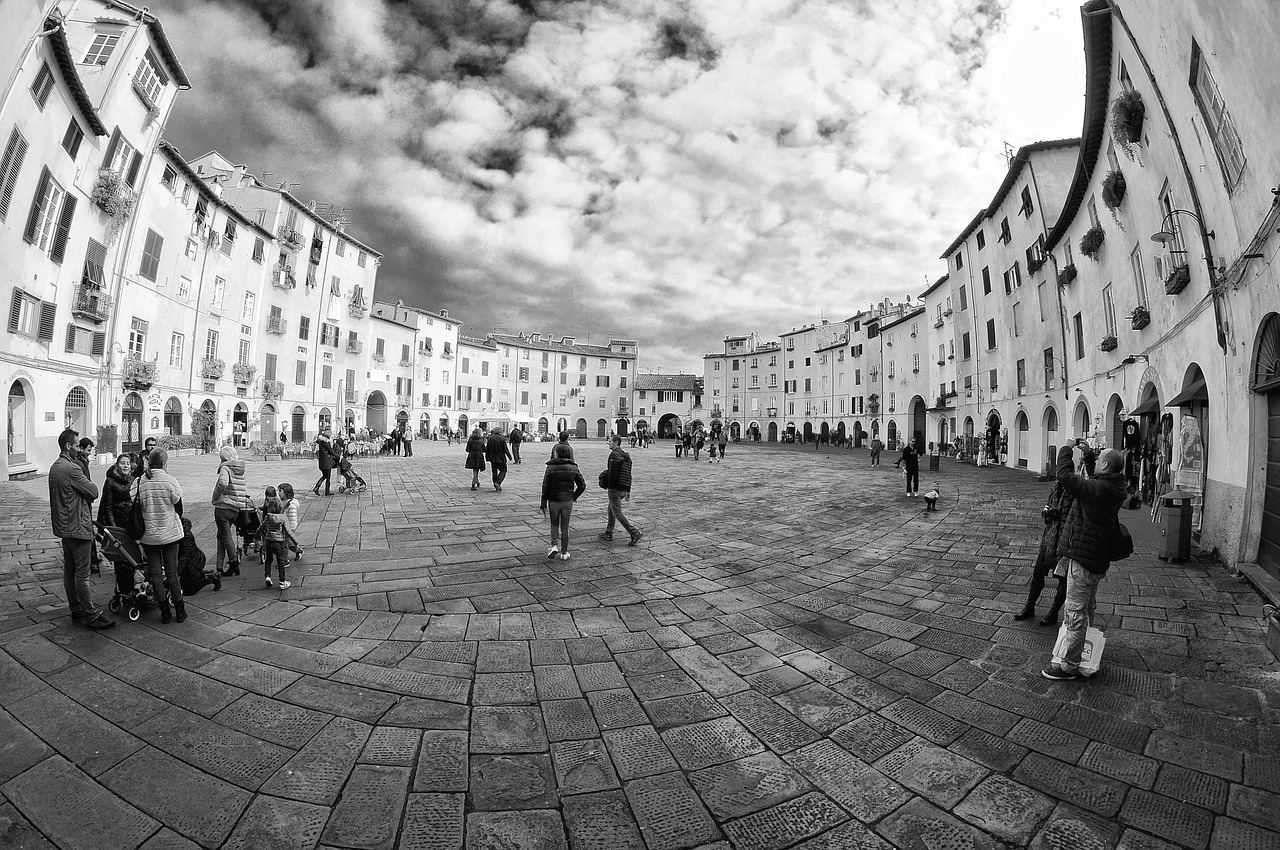 Historical Charms of Lucca and Pisa in 2 Days