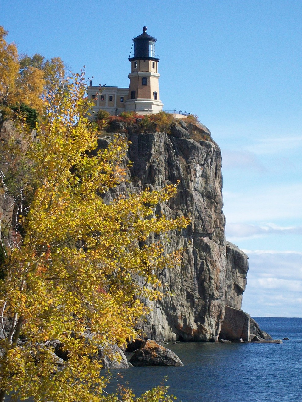 Scenic Getaway in Duluth: Lakeside Serenity