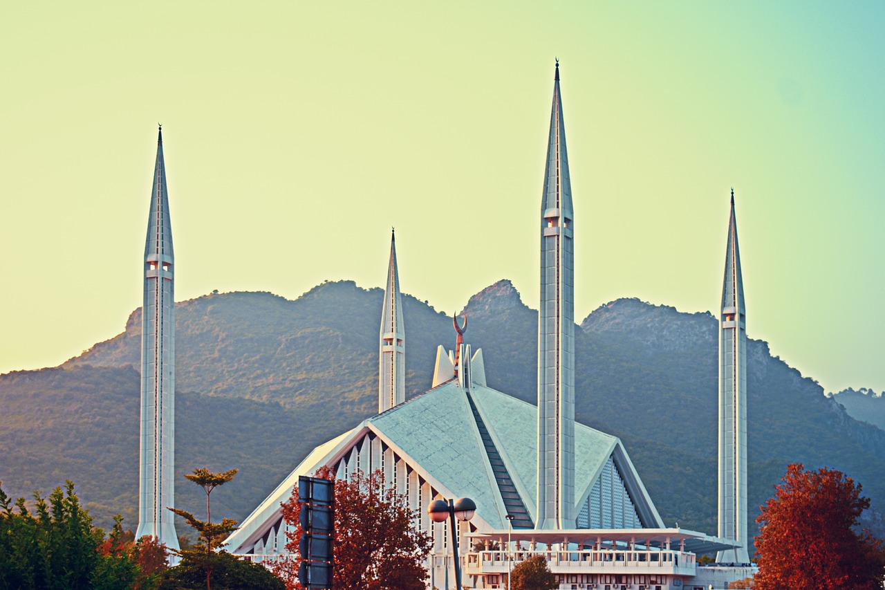 A Glimpse of Islamabad: Faisal Mosque to Monal