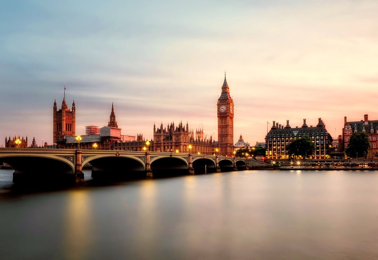 Iconic London Sights and River Cruises