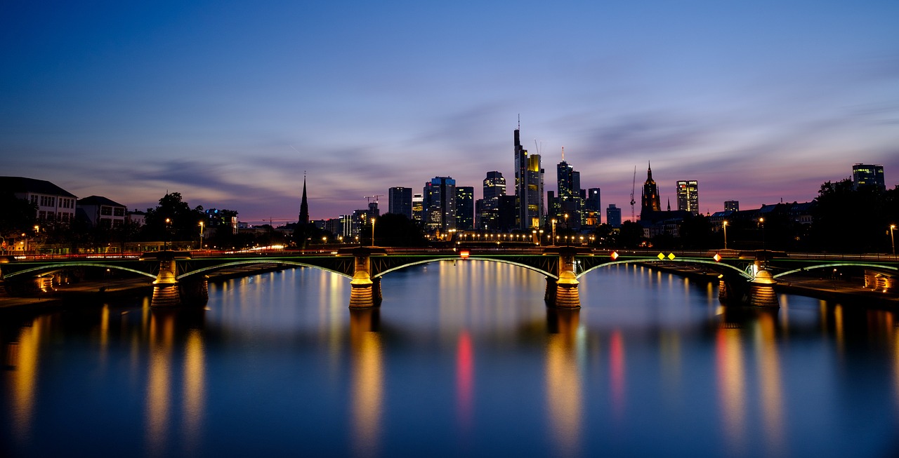 Frankfurt River and City Exploration