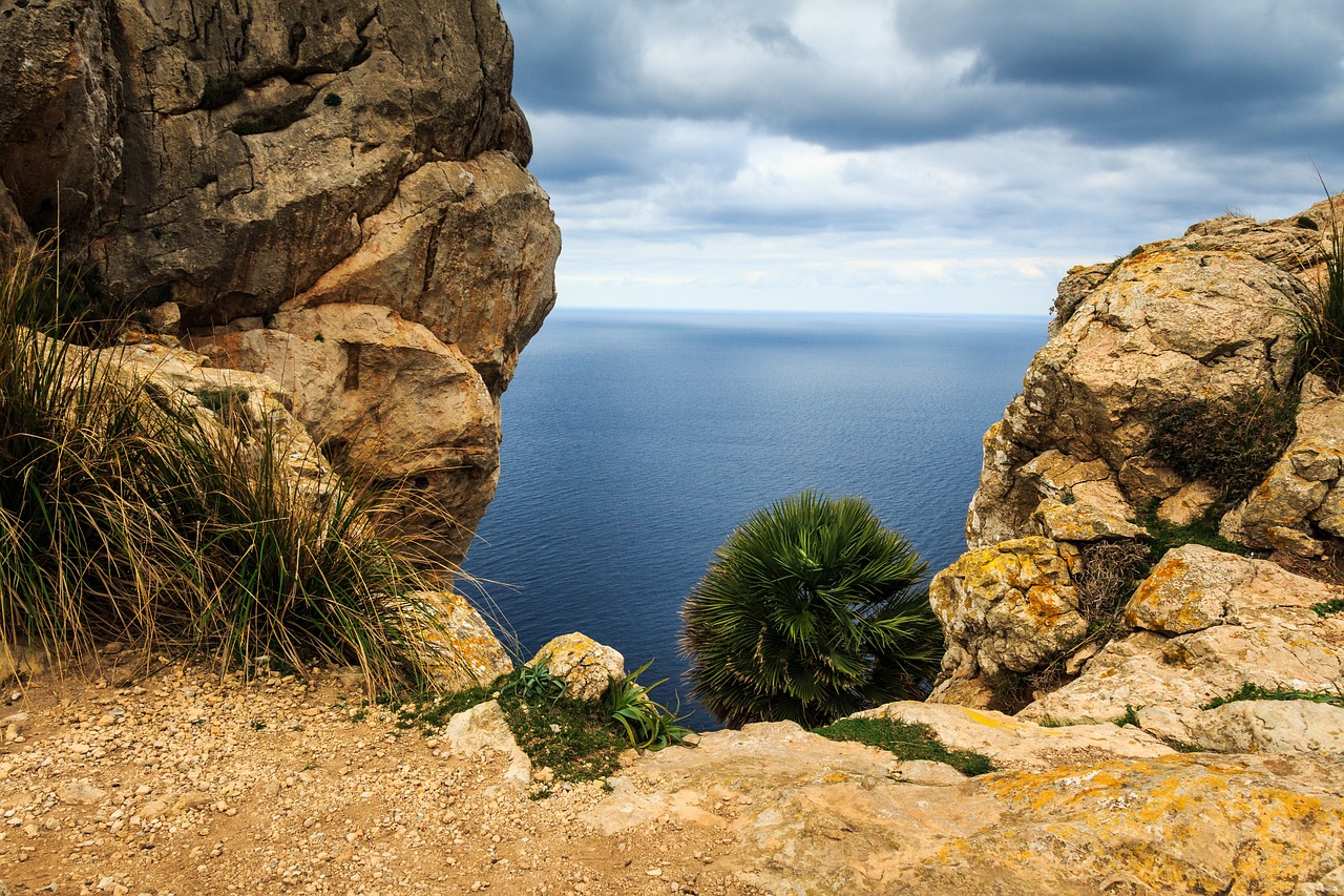 6-Day Adventure in Majorca: Paragliding, Hot Air Ballooning, Diving, Boating, Hiking