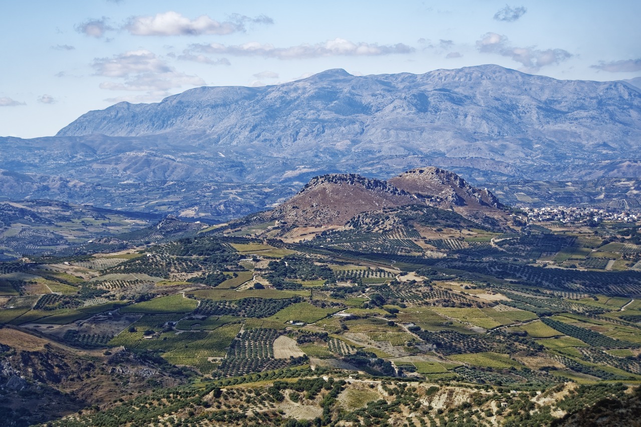 Ancient History and Local Market Exploration in Heraklion