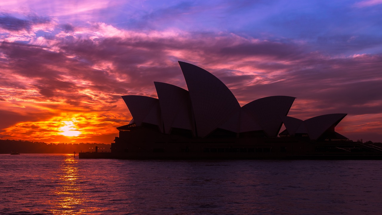 Sydney Winter Wonderland: Vivid Sydney, Opera House, and Coastal Walks