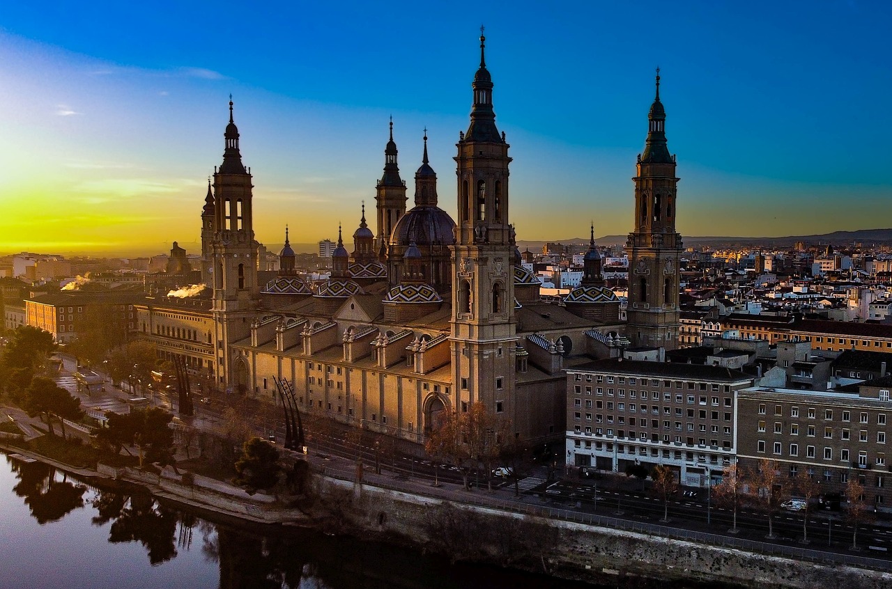Romantic Getaway in Zaragoza: Basilica, Wine, and Tapas