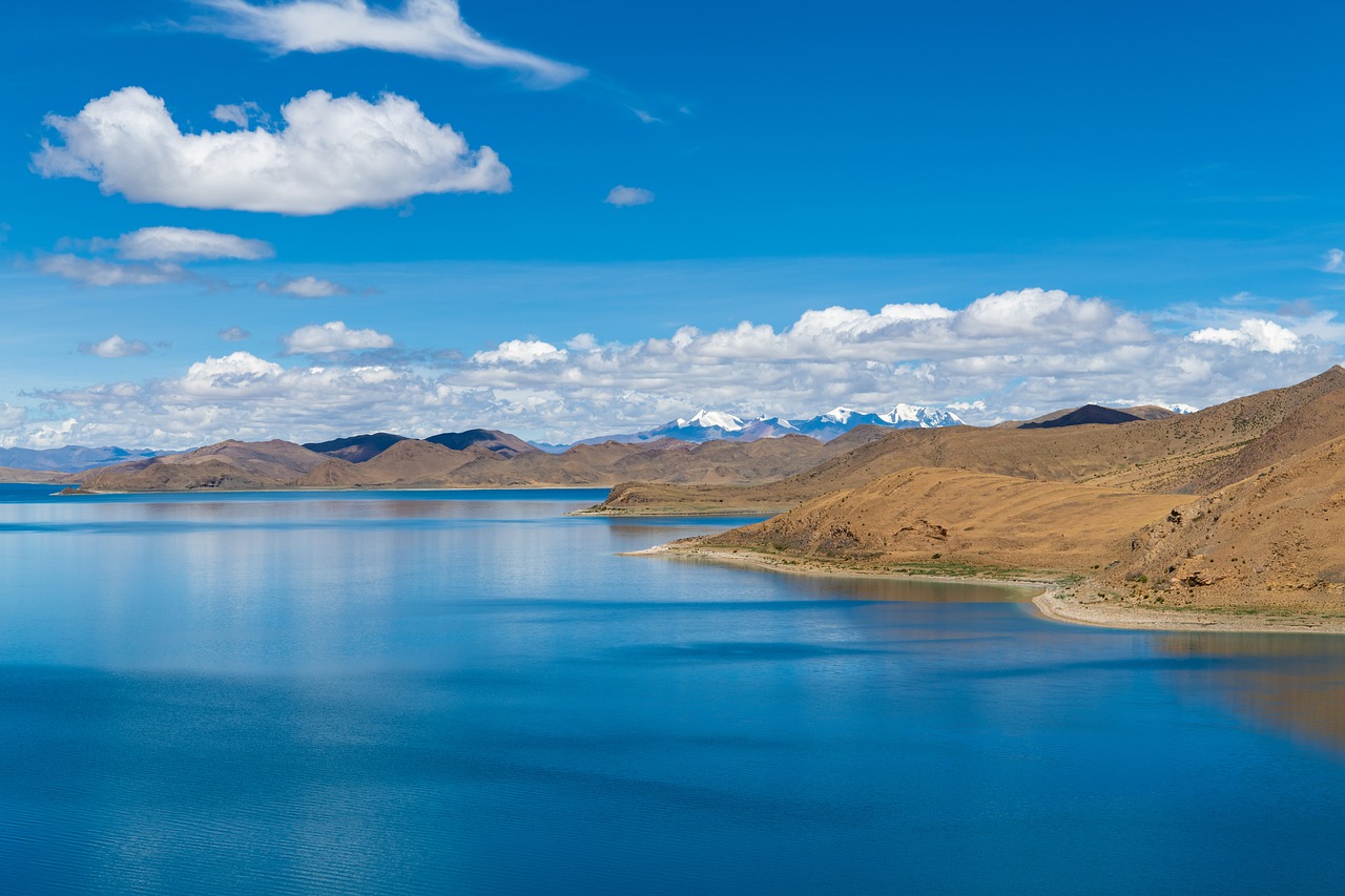 7 jours à explorer les monastères, les montagnes et la culture locale du Tibet