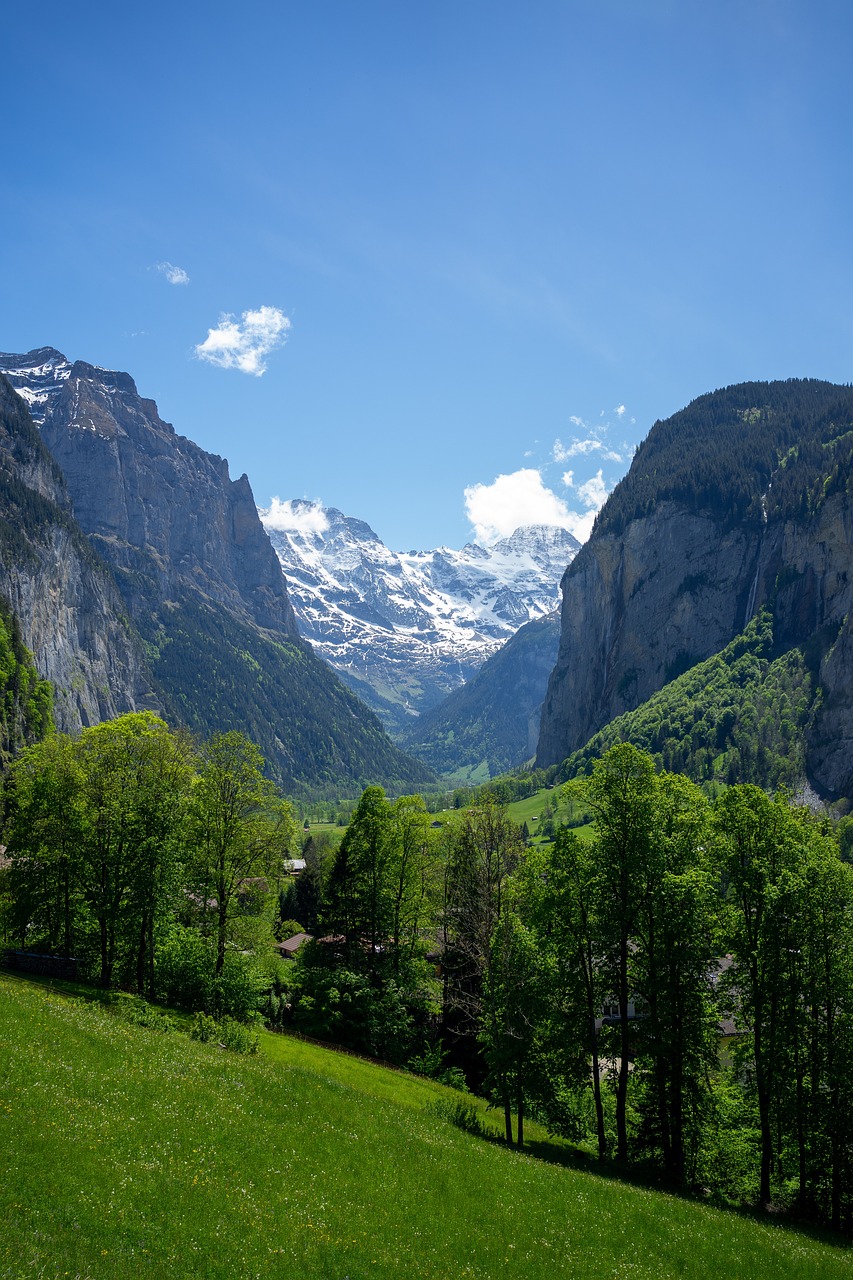 Scenic Wengen and Lauterbrunnen Hiking Adventure