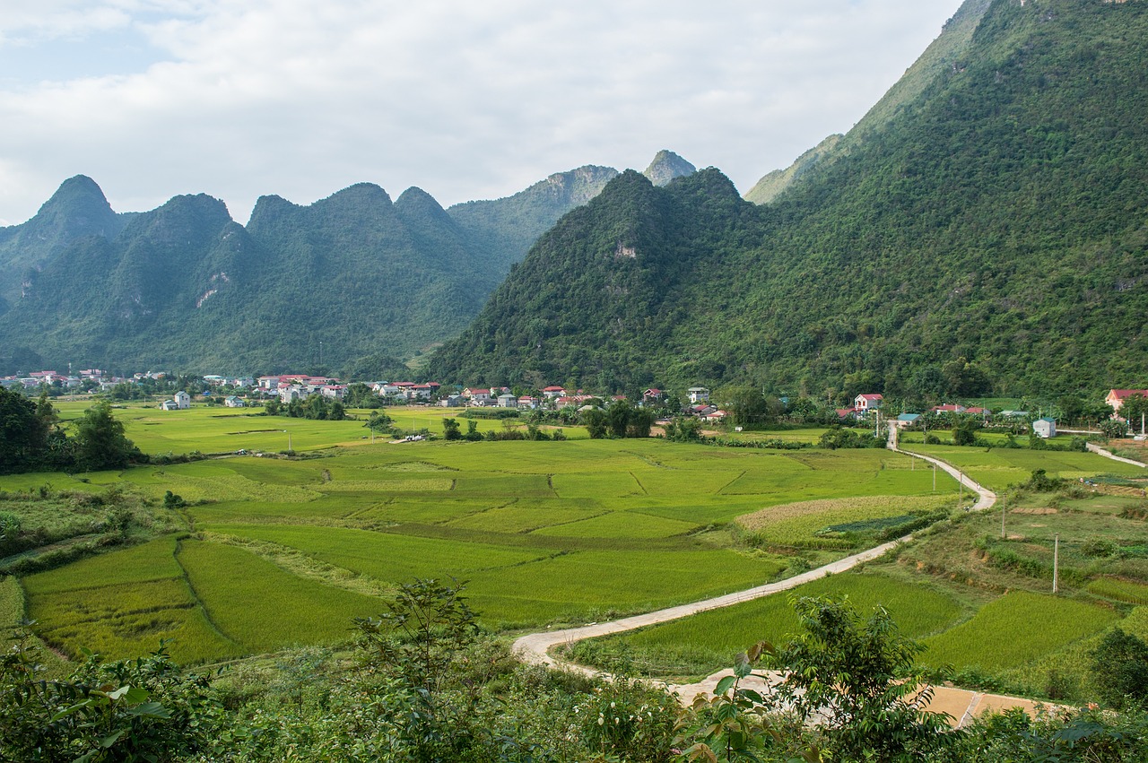 Ultimate 3-Day Adventure in Cao Bằng: Waterfalls, Caves, and Motorbike Tours