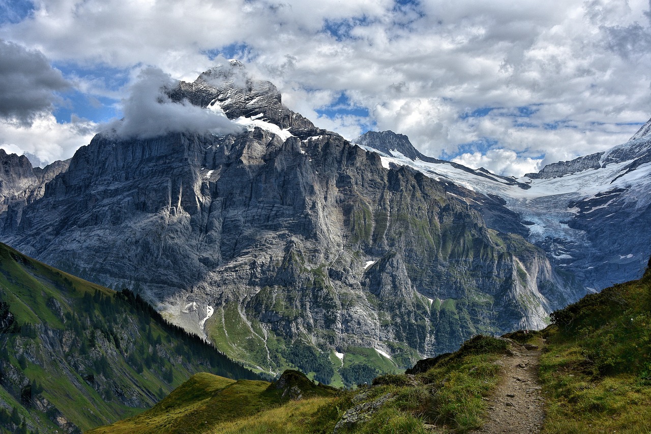 4-Day Swiss Adventure: Lucerne to Grindelwald