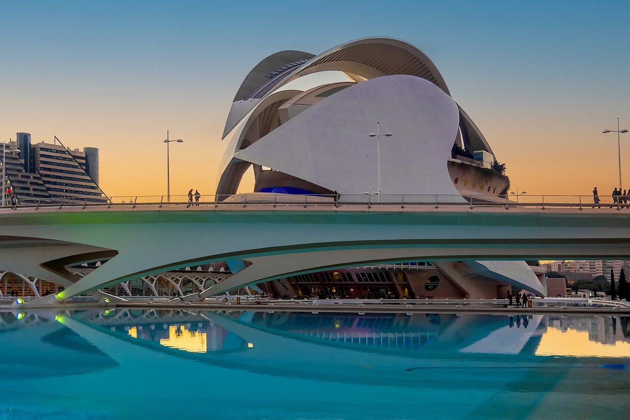 Valencia's Architecture and Cuisine in 2 Days
