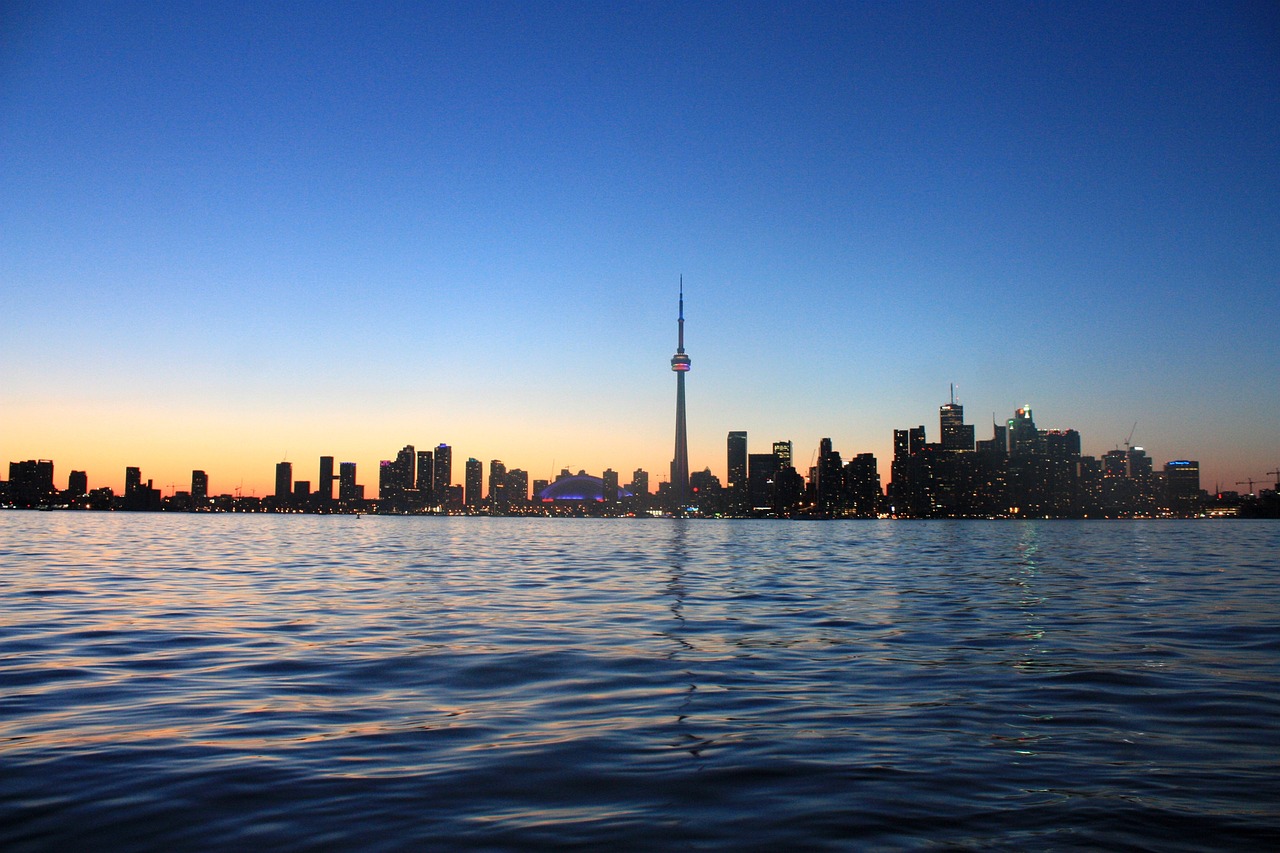 8-Day Ontario Adventure: Toronto & Niagara Falls