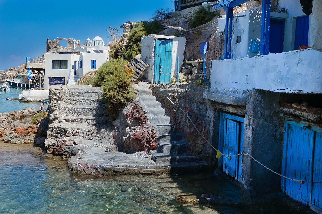 7 Days Exploring Milos Naxos and Santorini