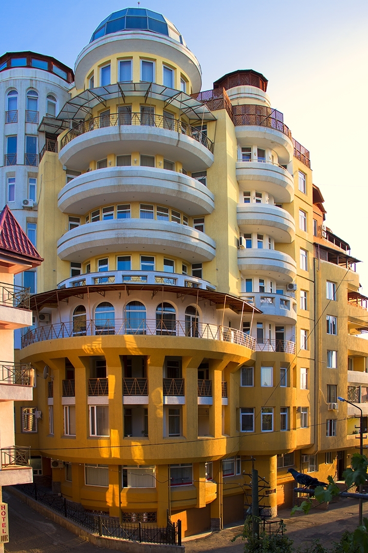 House on Tabidze 108 в Тбилиси