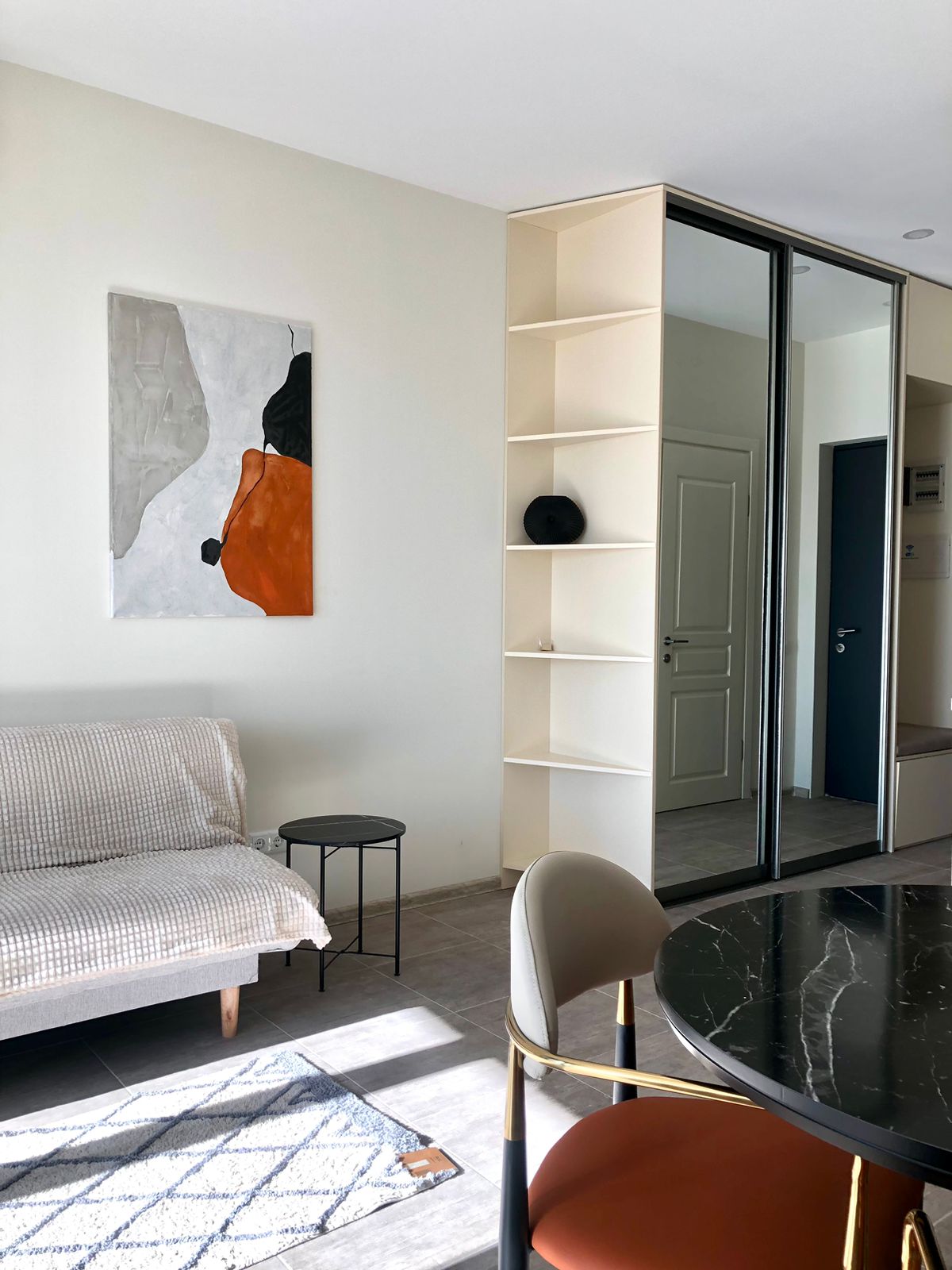Studio Apartment For Sale view 4