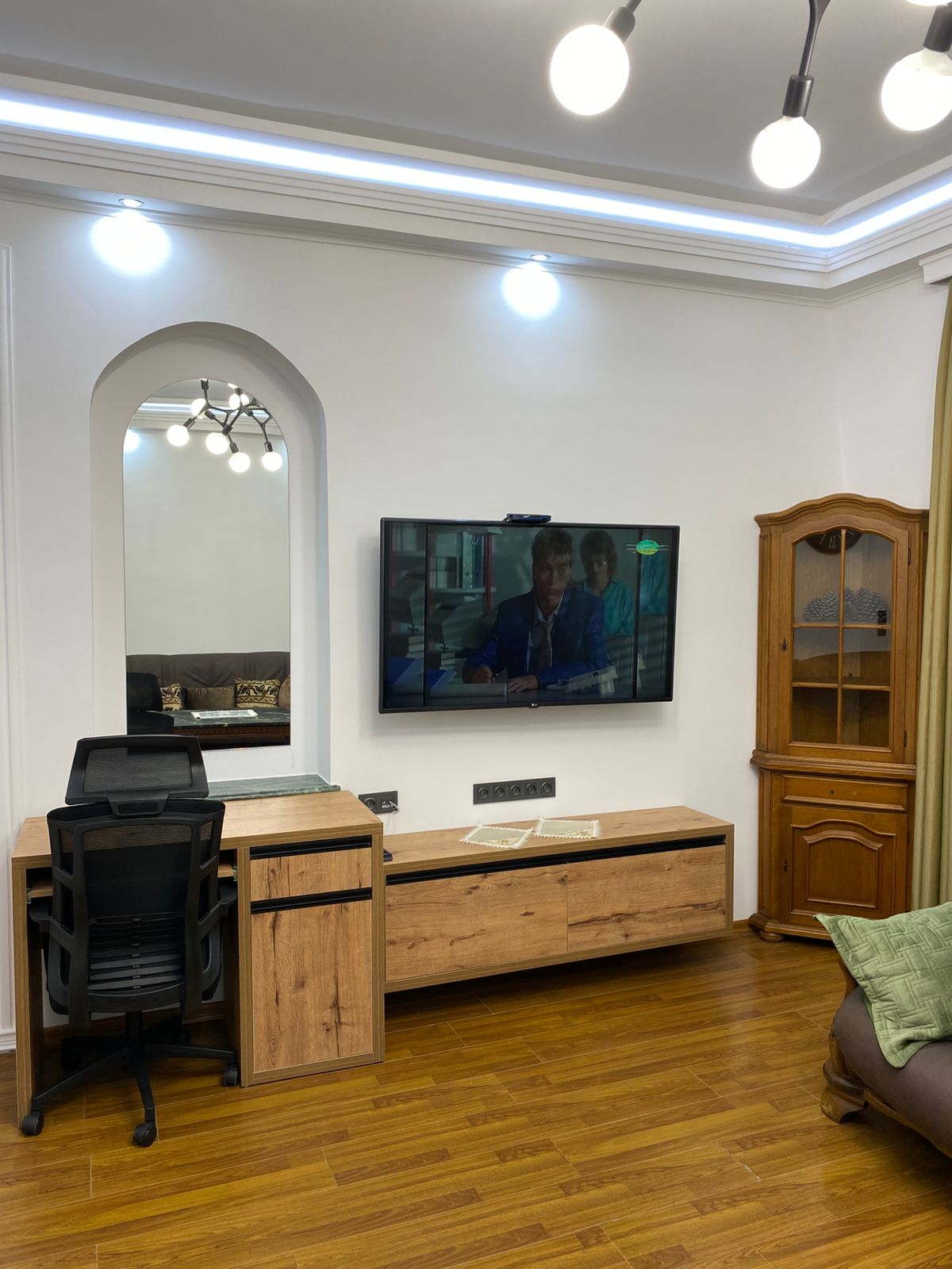 3-Room House For Rent In Batumi, Kote Marjanishvili St, 8 view 3