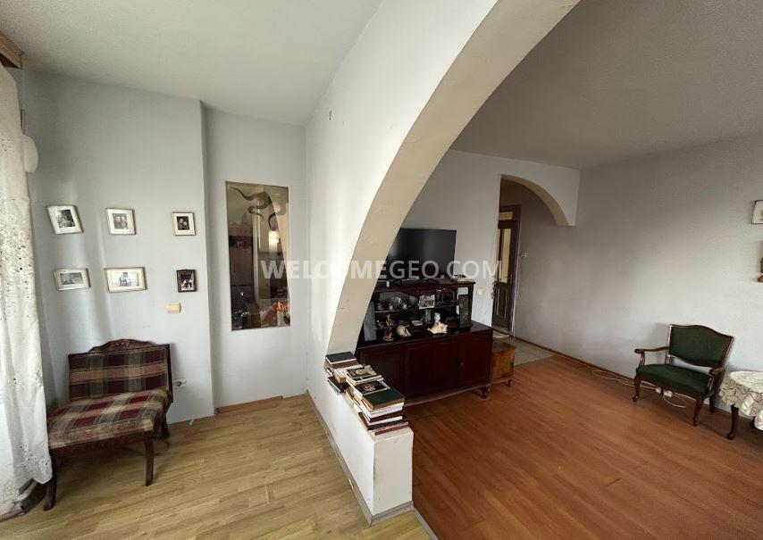 2-Room Apartment For Sale In Batumi, Tamar Mepe Ave, 48 view 1
