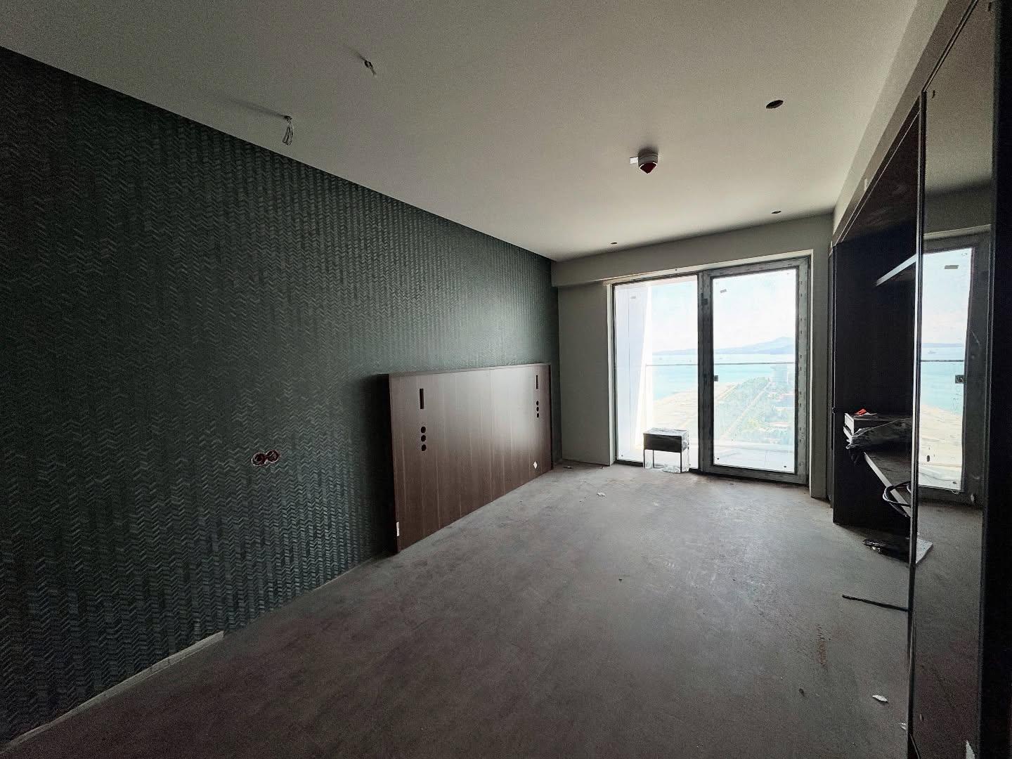 Studio Apartment For Sale view 4