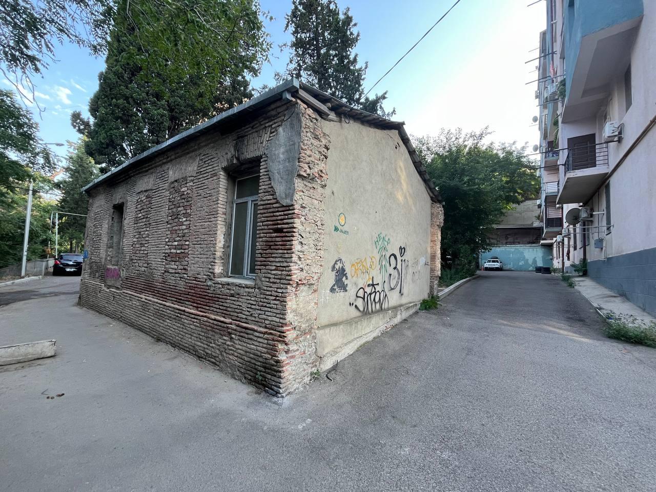 Nikoloz (Karlo) Chkheidze St: 1-Room House, 81.0 M² | Korter.Ge view 1