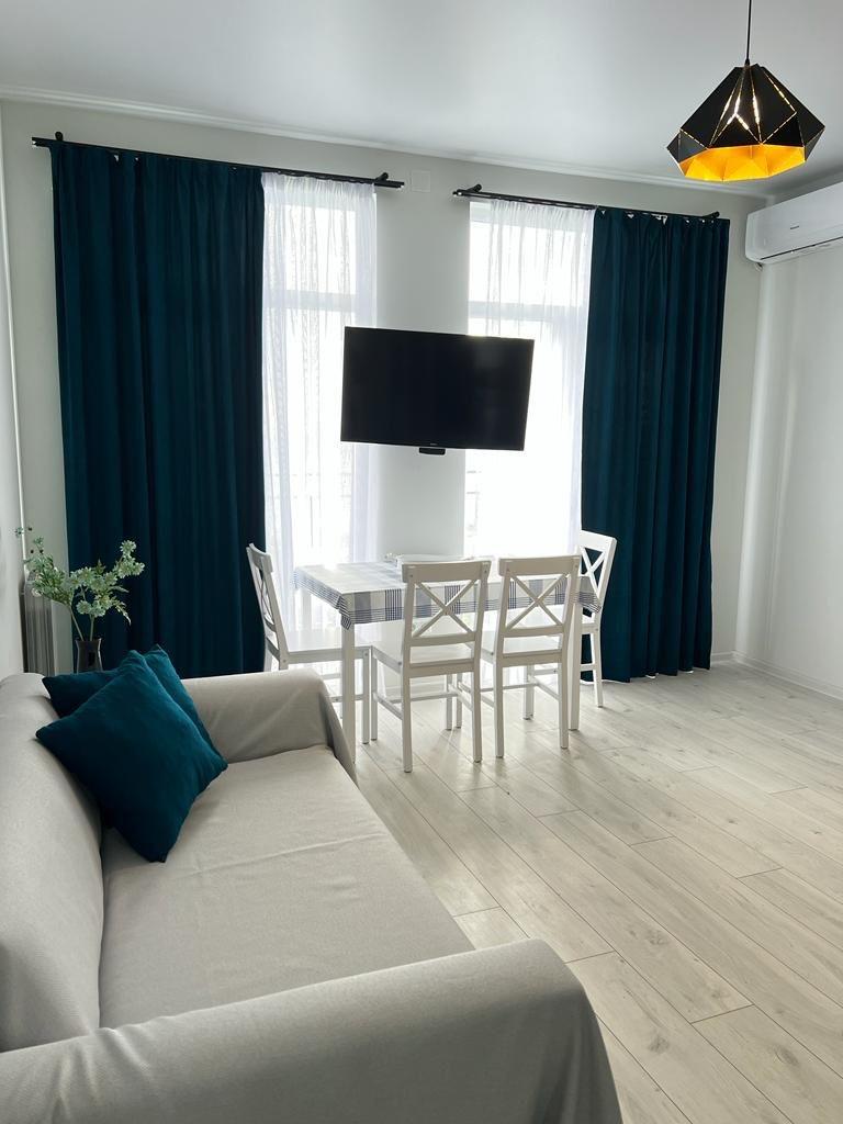 2-Room Apartment For Sale In Batumi, Tamar Mepe Ave, 1 view 6