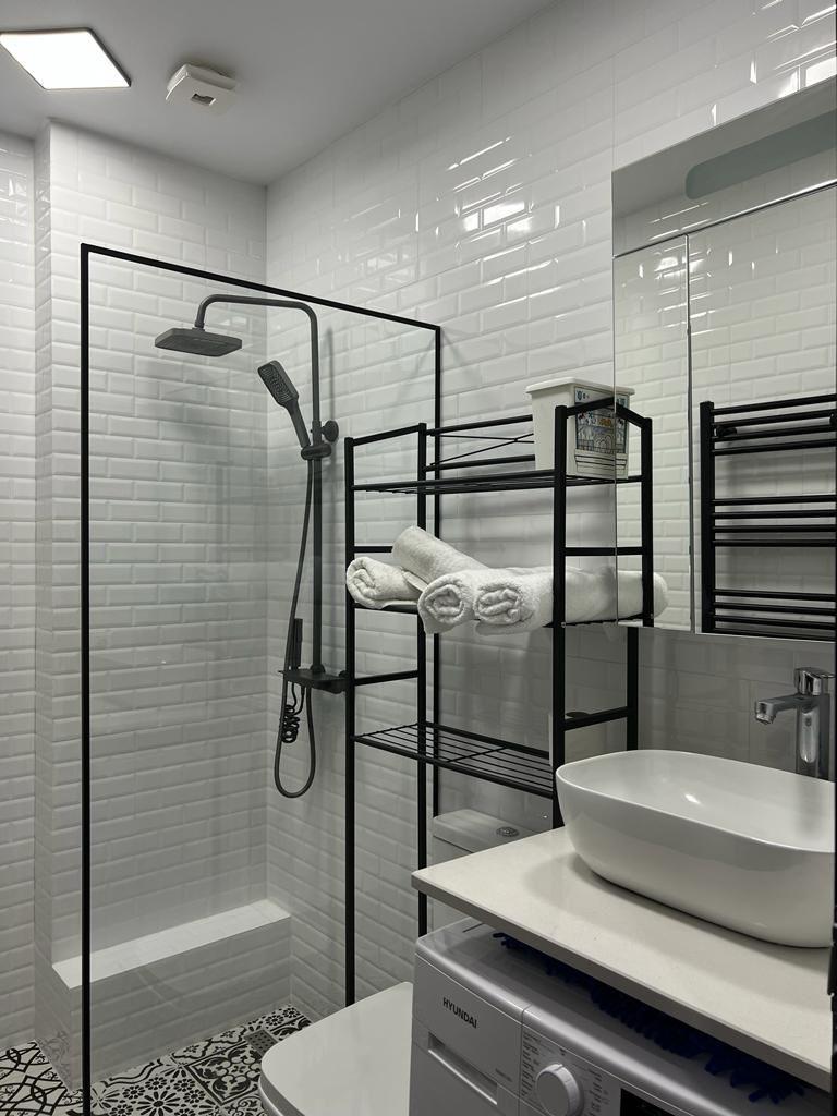 2-Room Apartment For Sale In Batumi, Tamar Mepe Ave, 1 view 8