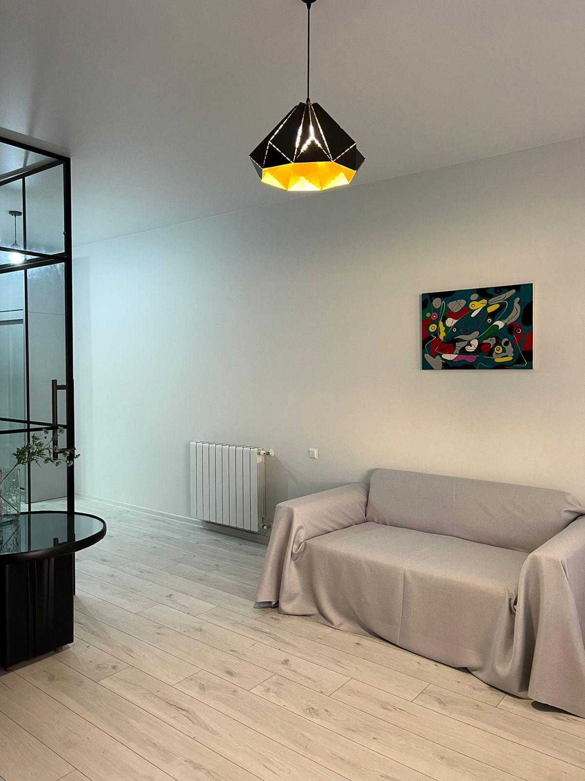 2-Room Apartment For Sale In Batumi, Tamar Mepe Ave, 1 view 2