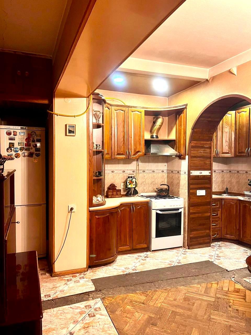 Merab Kostava St, 46: 5-Room, 120.0 M² | Korter.Ge view 3
