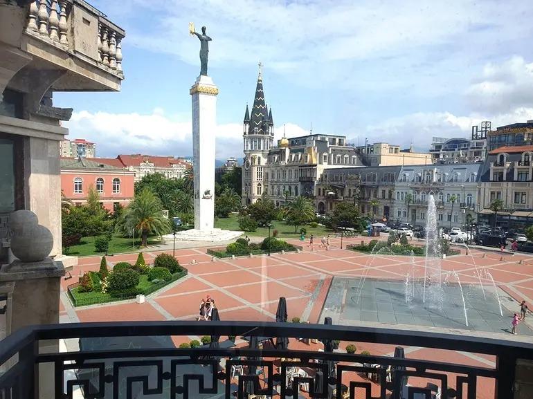 4-Room Apartment For Rent In Batumi, Nodar Dumbadze St, 4 view 5