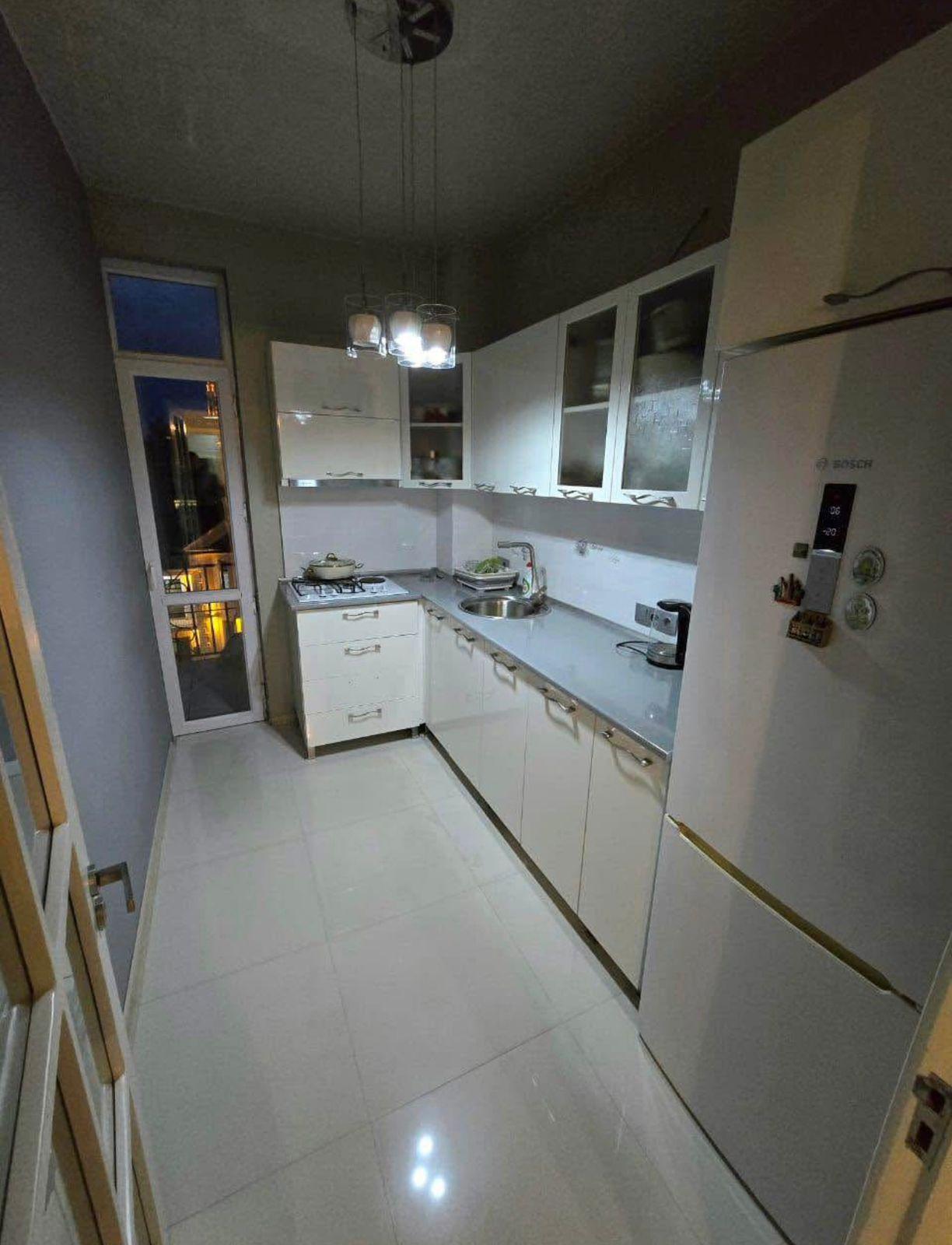3-Room Apartment For Rent In Batumi, Parnavaz Mepe St, 85 view 2