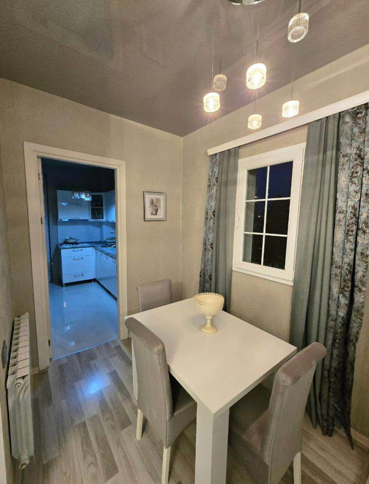 3-Room Apartment For Rent In Batumi, Parnavaz Mepe St, 85 view 5