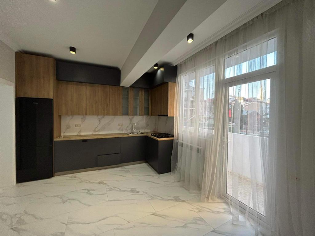 3-Room Apartment For Rent In Batumi, Petre Melikishvili St, 27 view 8