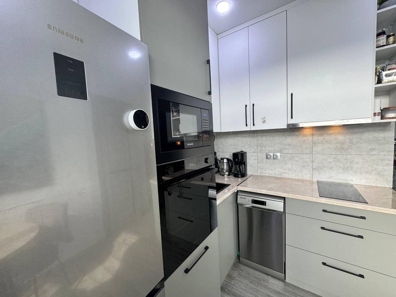 3-Room Apartment For Sale In Batumi, Tamar Mepe Ave, 1 view 2