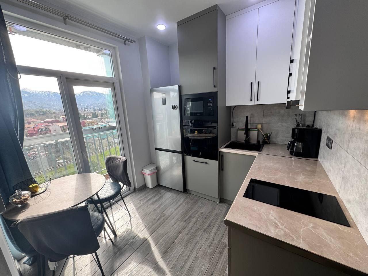 3-Room Apartment For Sale In Batumi, Tamar Mepe Ave, 1 view 1