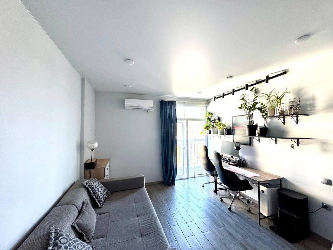 3-Room Apartment For Sale In Batumi, Tamar Mepe Ave, 1 view 4