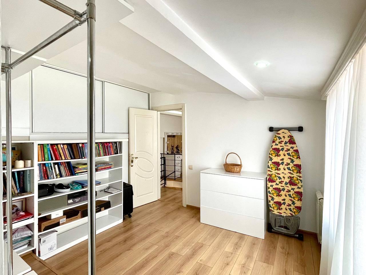 4-Room Apartment For Sale In Batumi, Zurab Gorgiladze St, 50-52 view 15