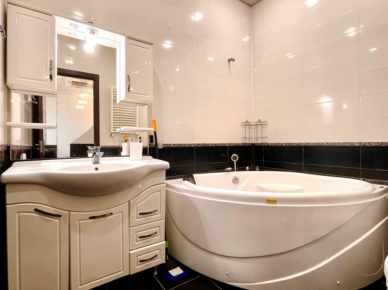 4-Room Apartment For Sale In Batumi, Zurab Gorgiladze St, 50-52 view 7