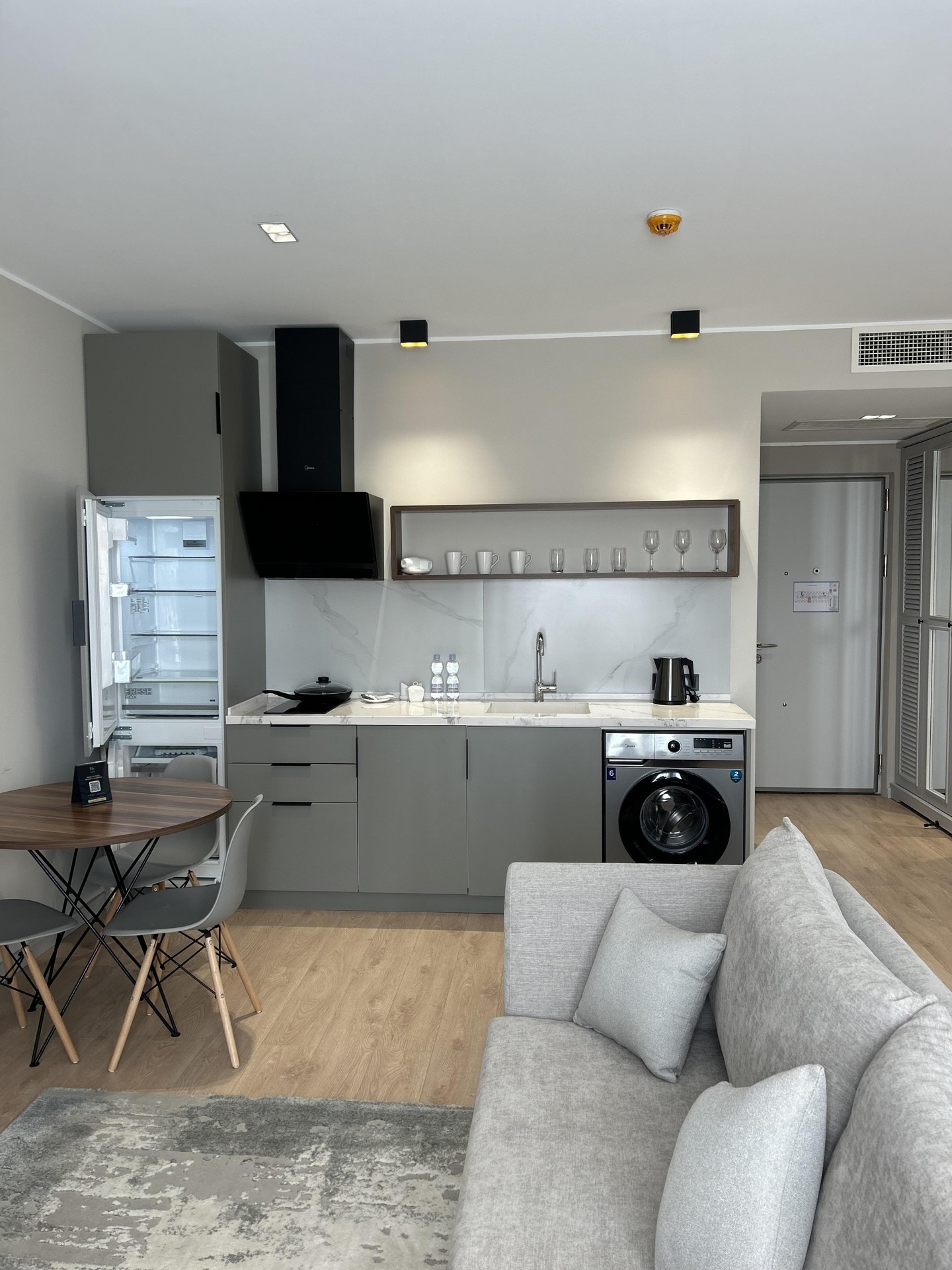 1-Room Apartment For Sale In Batumi, Tamar Mepe Ave, 14 view 5