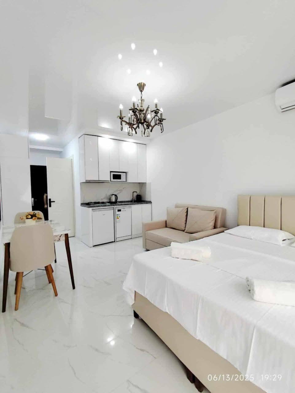 Studio Apartment For Rent In Batumi, David Aghmashenebeli St, 13g view 5