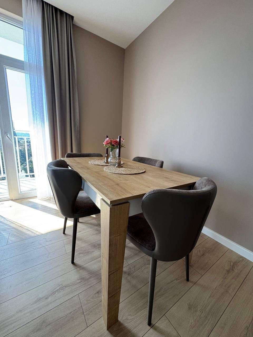 3-Room Apartment For Sale In Batumi, Tamar Mepe Ave, 1 view 6