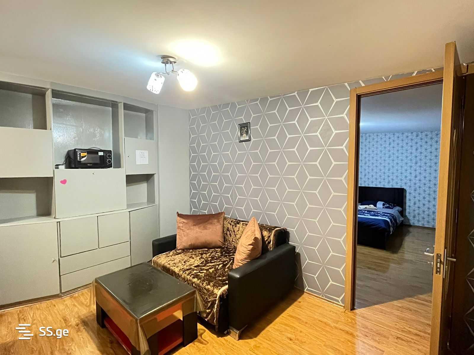 2-Room Apartment In Tbilisi, Iveria St, 40 M², Is Available For Daily Rent For 70 ₾ view 1