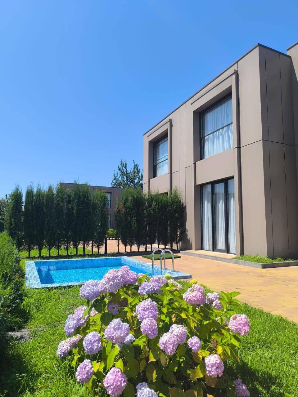 3-Room House In Batumi, Petre Melikishvili St, 170 M², Is Available For Daily Rent For $200 view 2