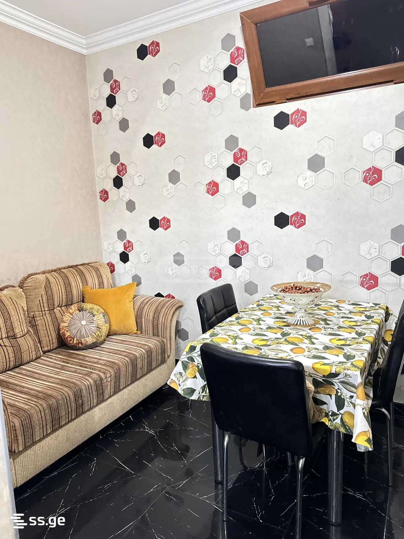 5-Room Apartment For Daily Rent In Batumi, Tengiz Makatsaria St, 9, 150 M² — 290 ₾ Per Day view 3
