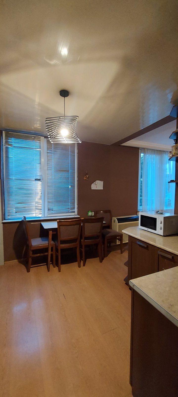 2部屋のマンション、Mtatsminda, Sololaki